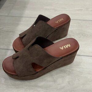 Brand New Women's Mia Brown Suede Platform Wedges